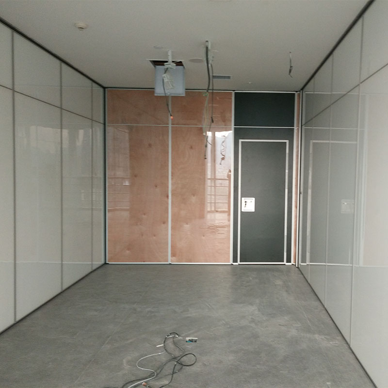 making more space in a one-bedroom apartment - living room partition wall